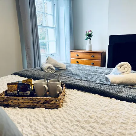 Kirkgate - 2 Bedrooms - Sleeps 4 *
